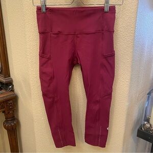 LULULEMON Women Raspberry Cropped Many Pockets Pants Size 4-6-Minor Flaw
